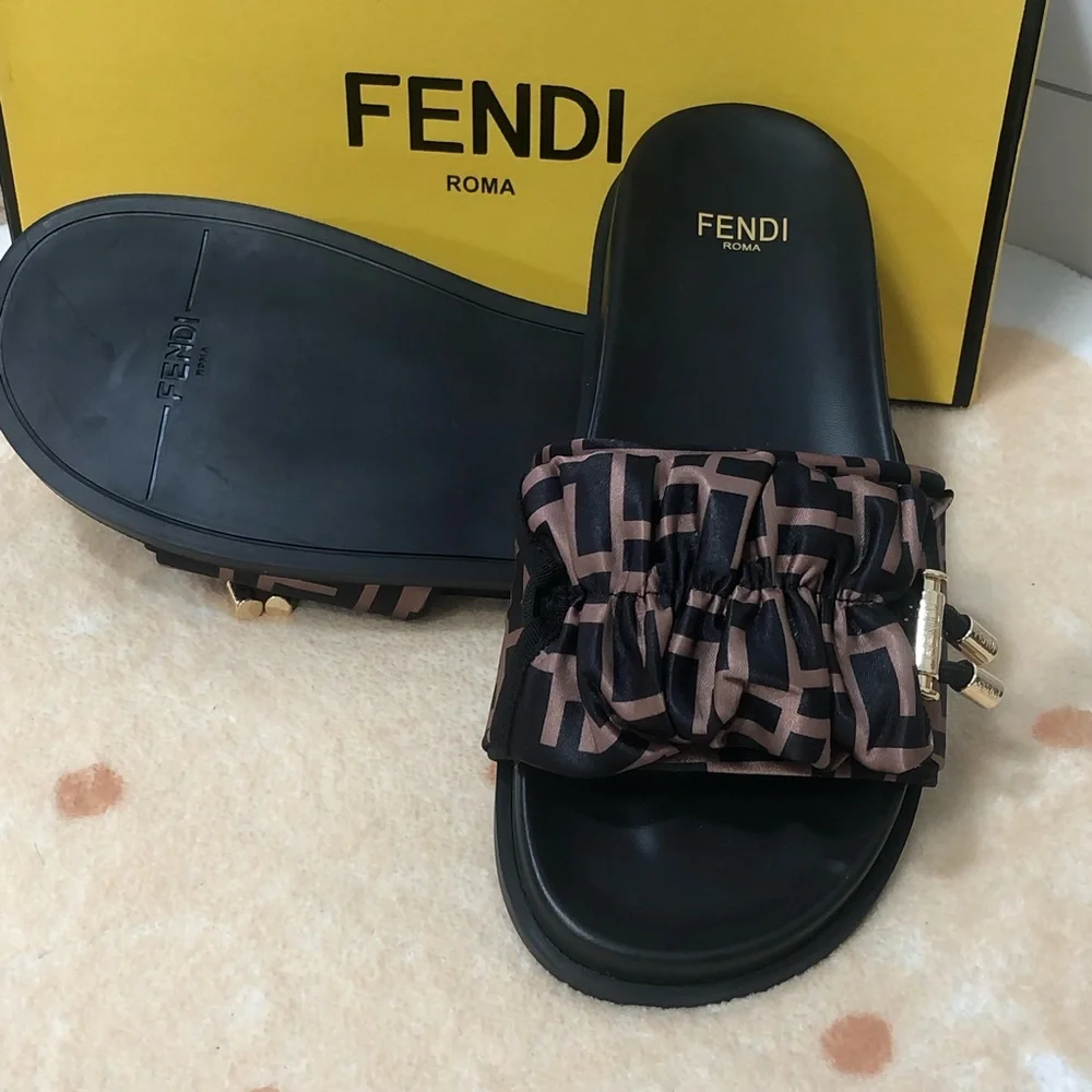 Fendi Women's Black and Brown Slide Sandals - Picture 2 of 4